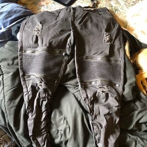 Stretchy ripped jeans